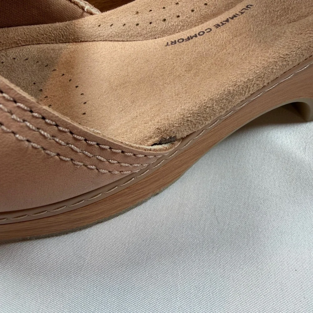 Clarks Paizlee Bay Clog Sandals 7W Tan Neutral Leather Ankle Strap Wooden Wedge